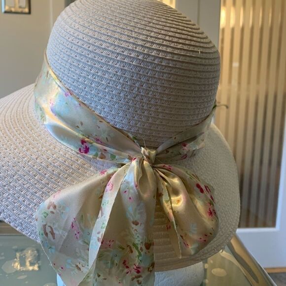 Chic Hat  - Picture 4 of 7